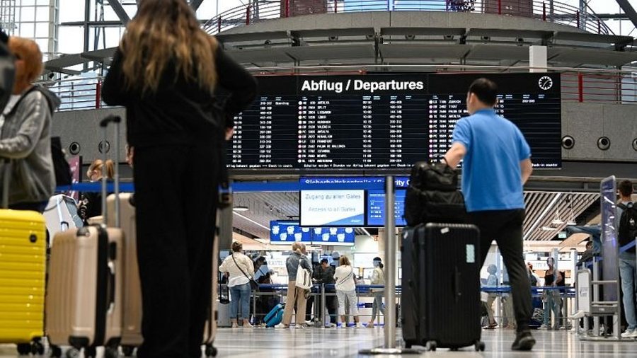 SHBA pezullon 10 për qind të fluturimeve në 40 aeroporte, shkak mbyllja e qeverisë